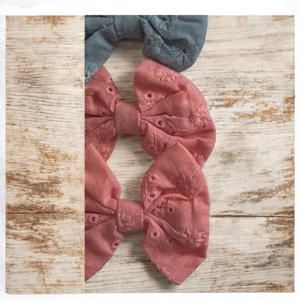 Beautiful hand tied eyelet set of 2 colors hair bows NWT